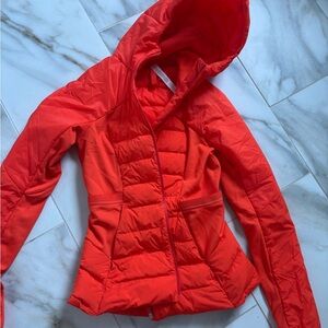 As new GOOSE DOWN  worn twice Lululemon parka jacket sz 6